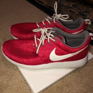 Nike red Roshe one